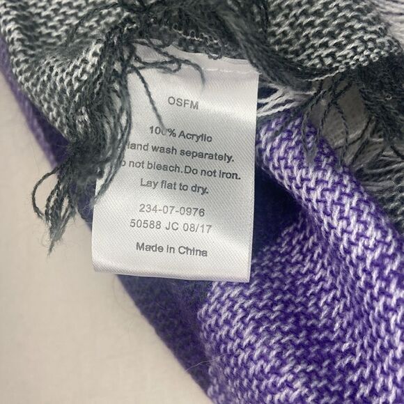 Ladies blanket scarf purple white black one size NWT - Picture 3 of 4
